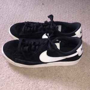 Nike Low Blazers